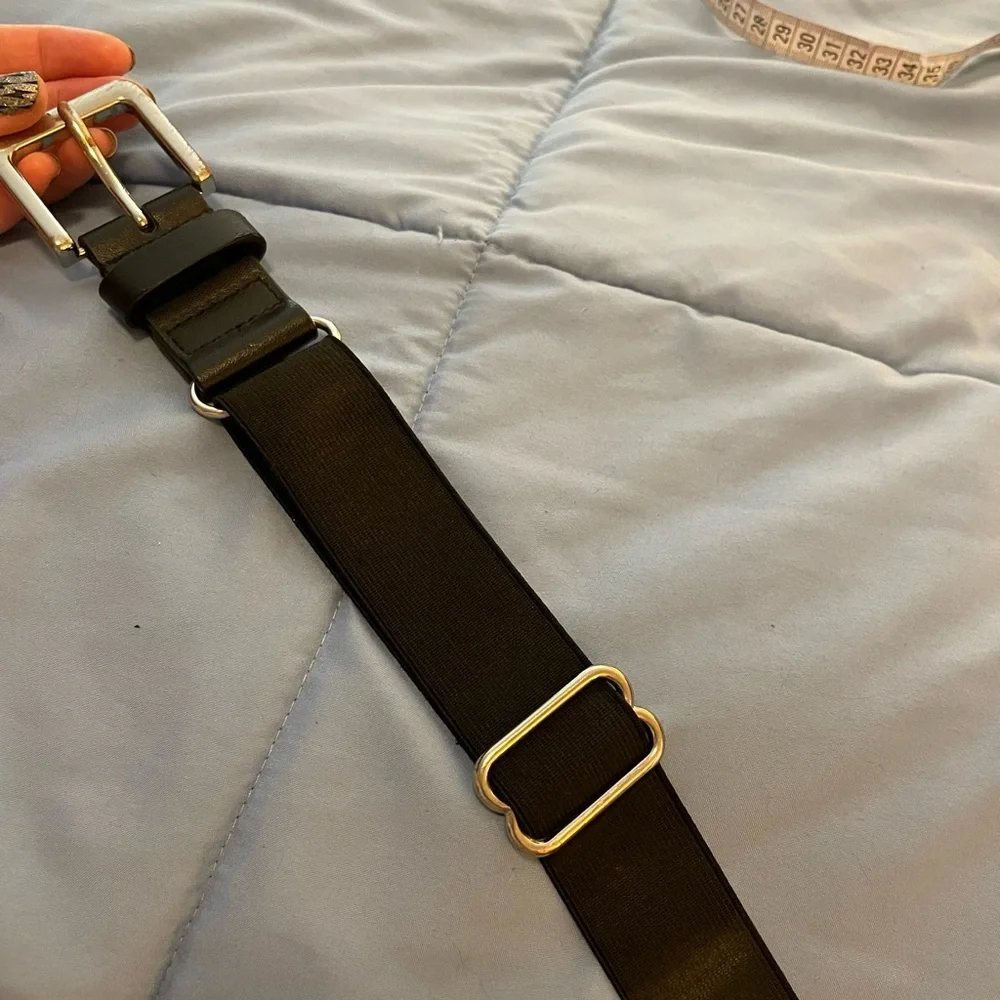 Older Youth Under Armour black baseball belt One Size adjustable silver buckle
